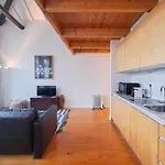 Fly Me To The Moon Apartment Porto