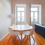 Fly Me To The Moon Apartment *