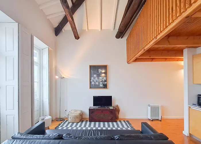 Fly Me To The Moon Porto