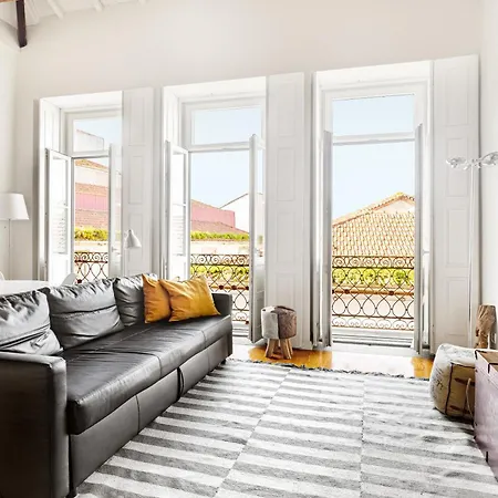 Fly Me To The Moon Apartman Porto