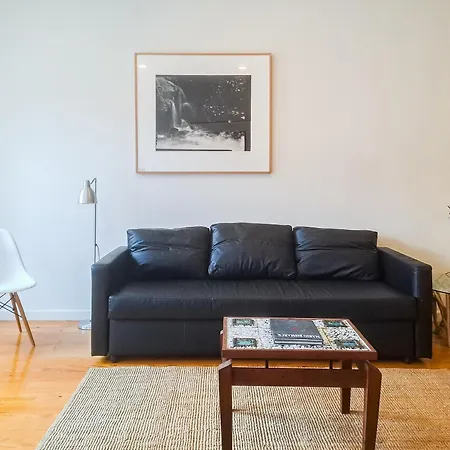 Apartment Fly Me To The Moon *