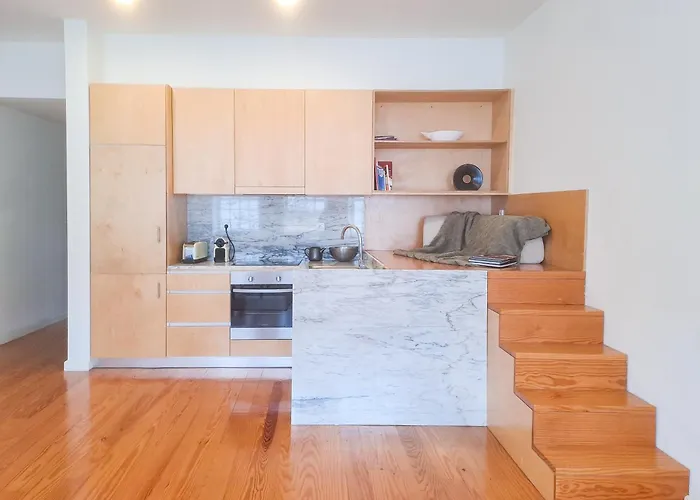 Fly Me To The Moon 公寓